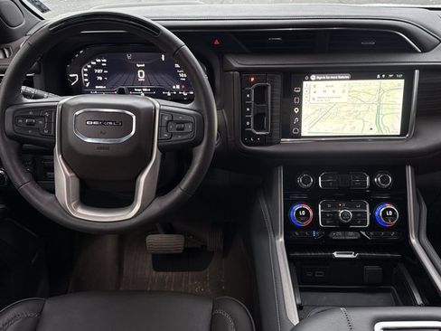 Used 2024 GMC Yukon Denali w/ Advanced Technology Package AWD/4WD image 5