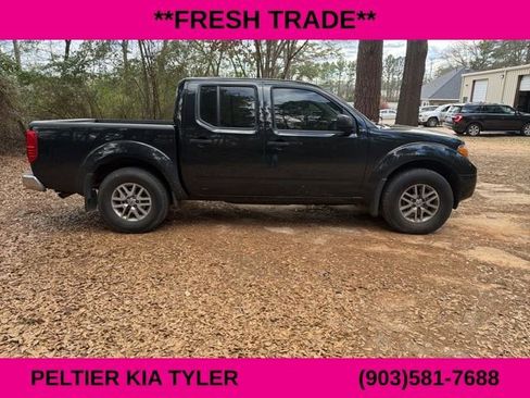 Used 2019 Nissan Frontier SV image 12