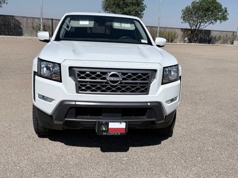 Used 2024 Nissan Frontier SV w/ SV Convenience Package RWD image 3