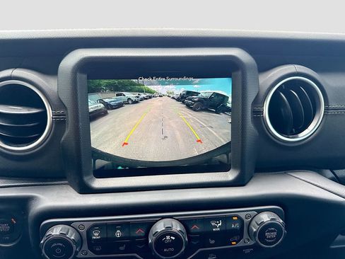Used 2022 Jeep Wrangler Unlimited Sahara w/ Cold Weather Group AWD/4WD image 15