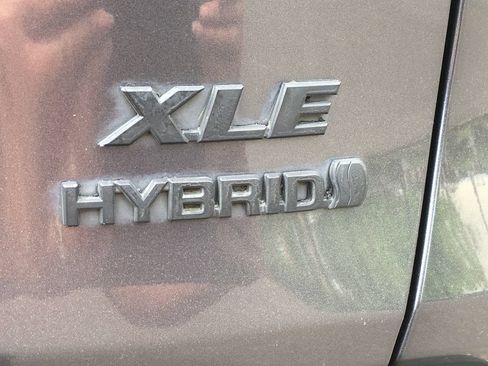 Used 2020 Toyota RAV4 XLE w/ Convenience Package AWD/4WD image 6