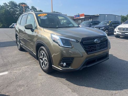 Used 2023 Subaru Forester Premium AWD/4WD image 3