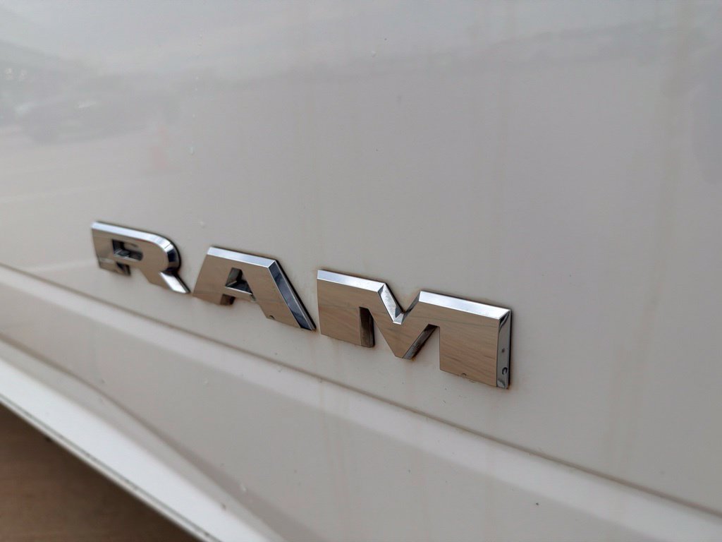 Used 2025 RAM 3500 Laramie AWD/4WD image 10