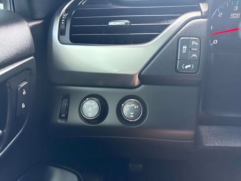 Used 2018 Chevrolet Tahoe Premier AWD/4WD image 29