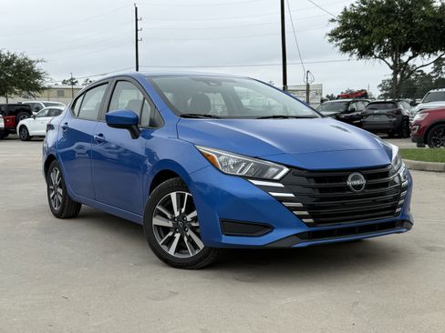Used 2023 Nissan Versa SV FWD image 2