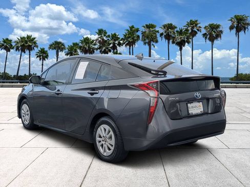 Used 2017 Toyota Prius Two FWD image 5