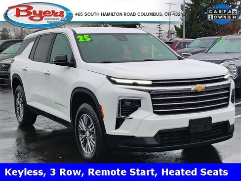 Used 2025 Chevrolet Traverse LT image 1