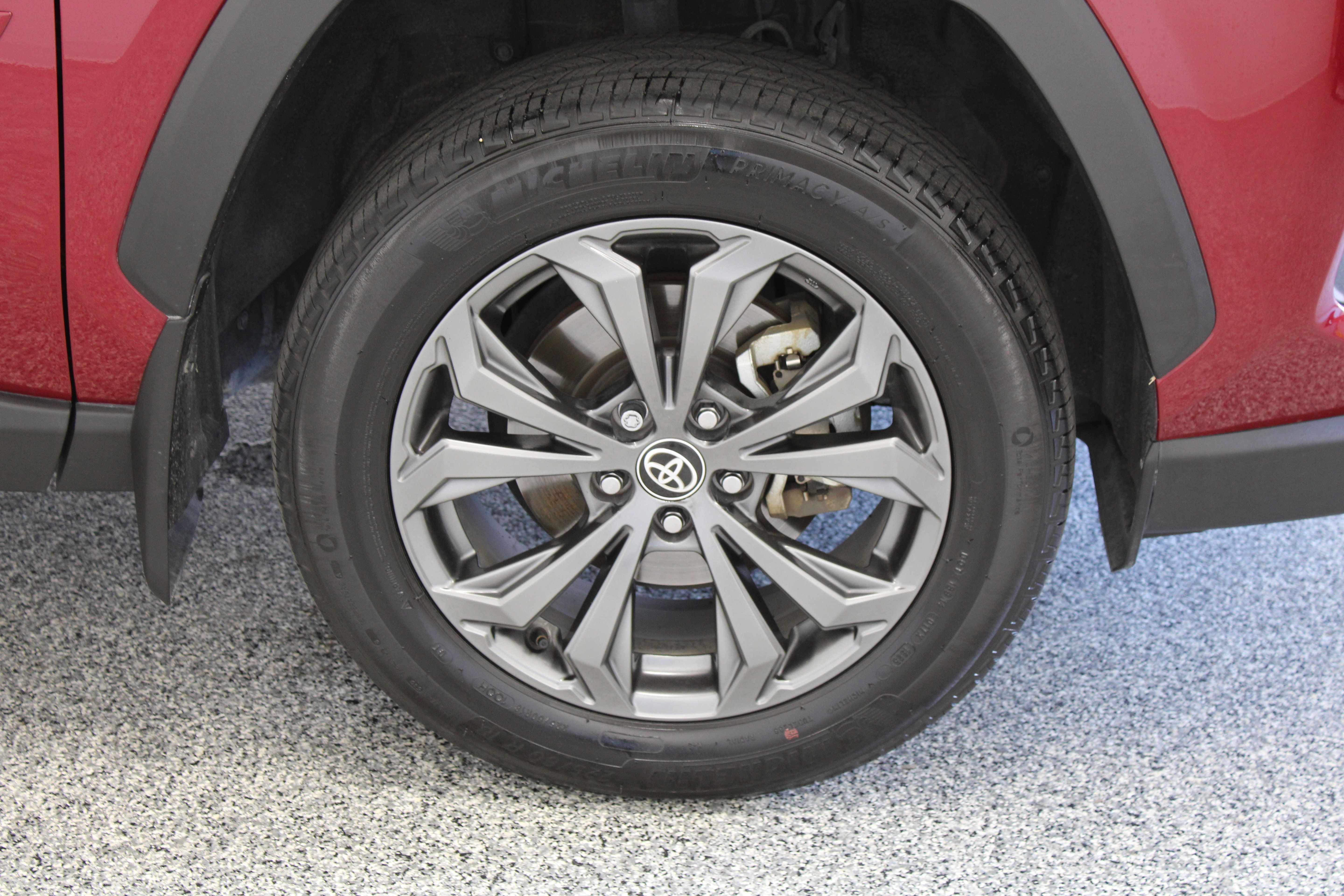 Used 2023 Toyota RAV4 XLE Premium AWD/4WD image 5