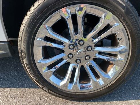 Used 2019 Chevrolet Suburban LT AWD/4WD image 33