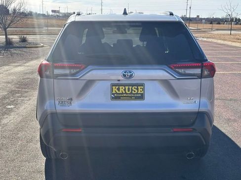 Used 2019 Toyota RAV4 LE image 4