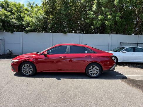 Used 2024 Hyundai Elantra SEL FWD image 4