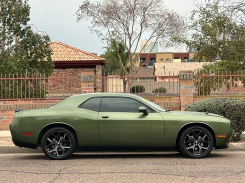 Used 2021 Dodge Challenger SXT w/ Blacktop Package image 9