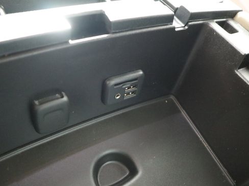 Used 2014 GMC Sierra 1500 SLT w/ Suspension Package, Off-Road image 31