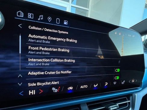 Used 2024 Chevrolet Equinox EV LT image 13