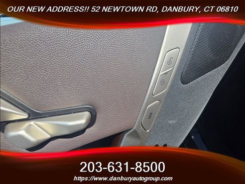 Used 2023 BMW iX xDrive50 w/ Sport Package AWD/4WD image 12