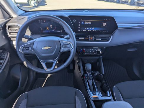 Used 2024 Chevrolet TrailBlazer LT w/ LT Cold Weather Package image 14