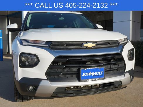 Used 2023 Chevrolet TrailBlazer LT image 3