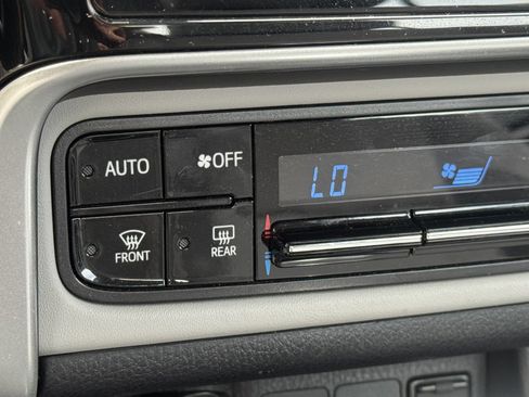 Used 2019 Toyota Corolla LE w/ Carpet Mat Package (TMS) FWD image 35
