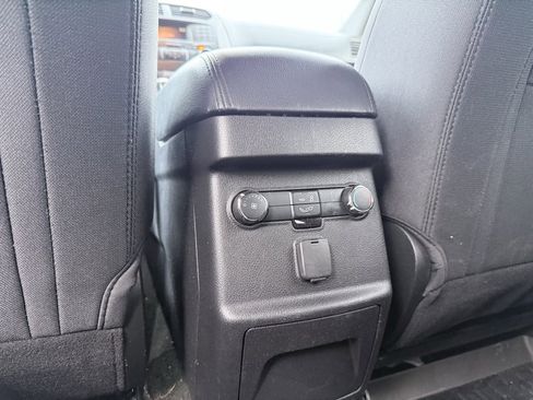 Used 2018 Ford Explorer XLT image 25