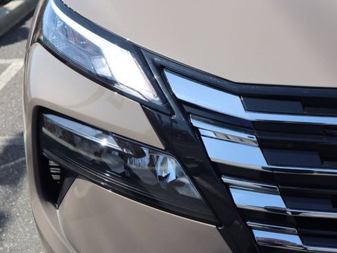 Certified 2025 Nissan Rogue SV AWD/4WD image 12