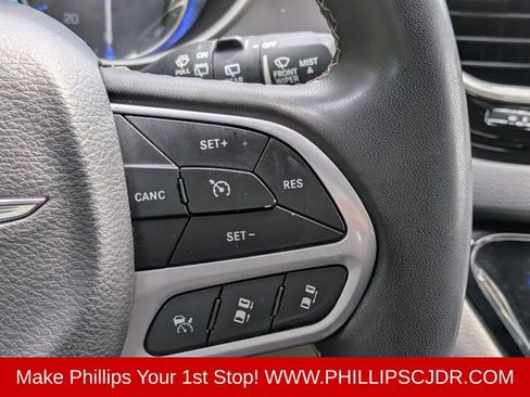 Used 2023 Chrysler Pacifica Touring-L FWD image 24