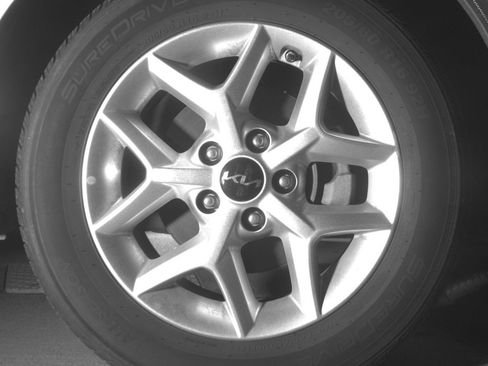 Used 2025 Kia Soul LX w/ LX Technology Package FWD image 13