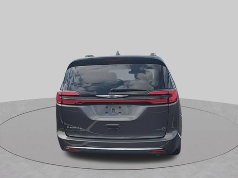 Used 2021 Chrysler Pacifica Touring-L FWD image 8