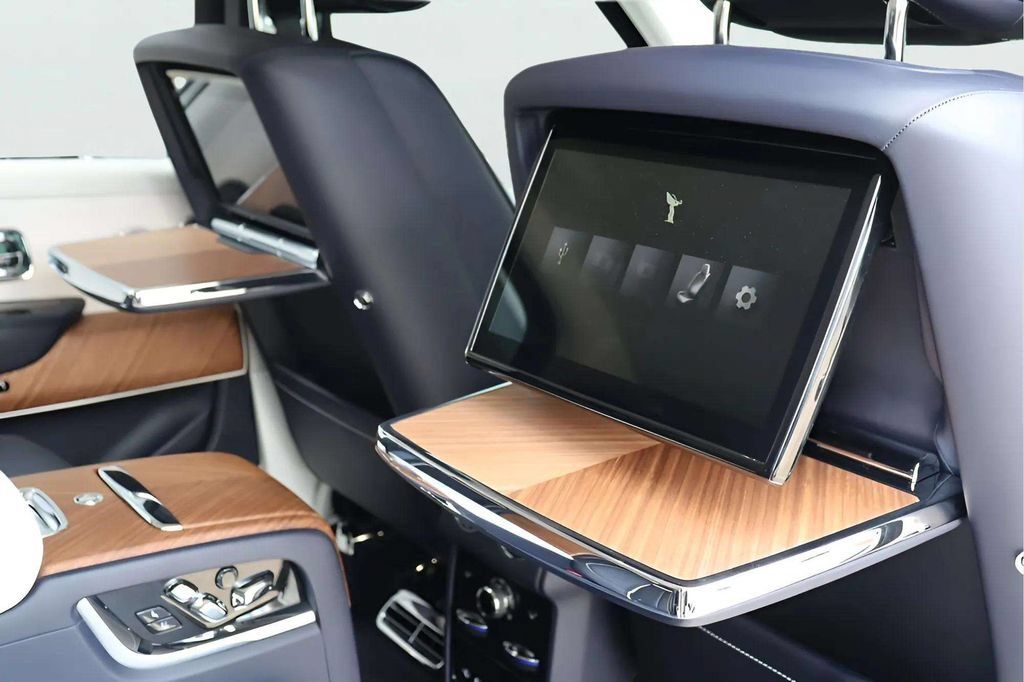 Certified 2026 Rolls-Royce Cullinan w/ Cullinan Package AWD/4WD image 6