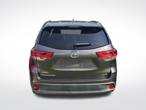 Used 2019 Toyota Highlander XLE FWD image 17