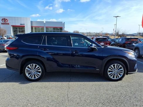 Used 2023 Toyota Highlander Platinum image 3