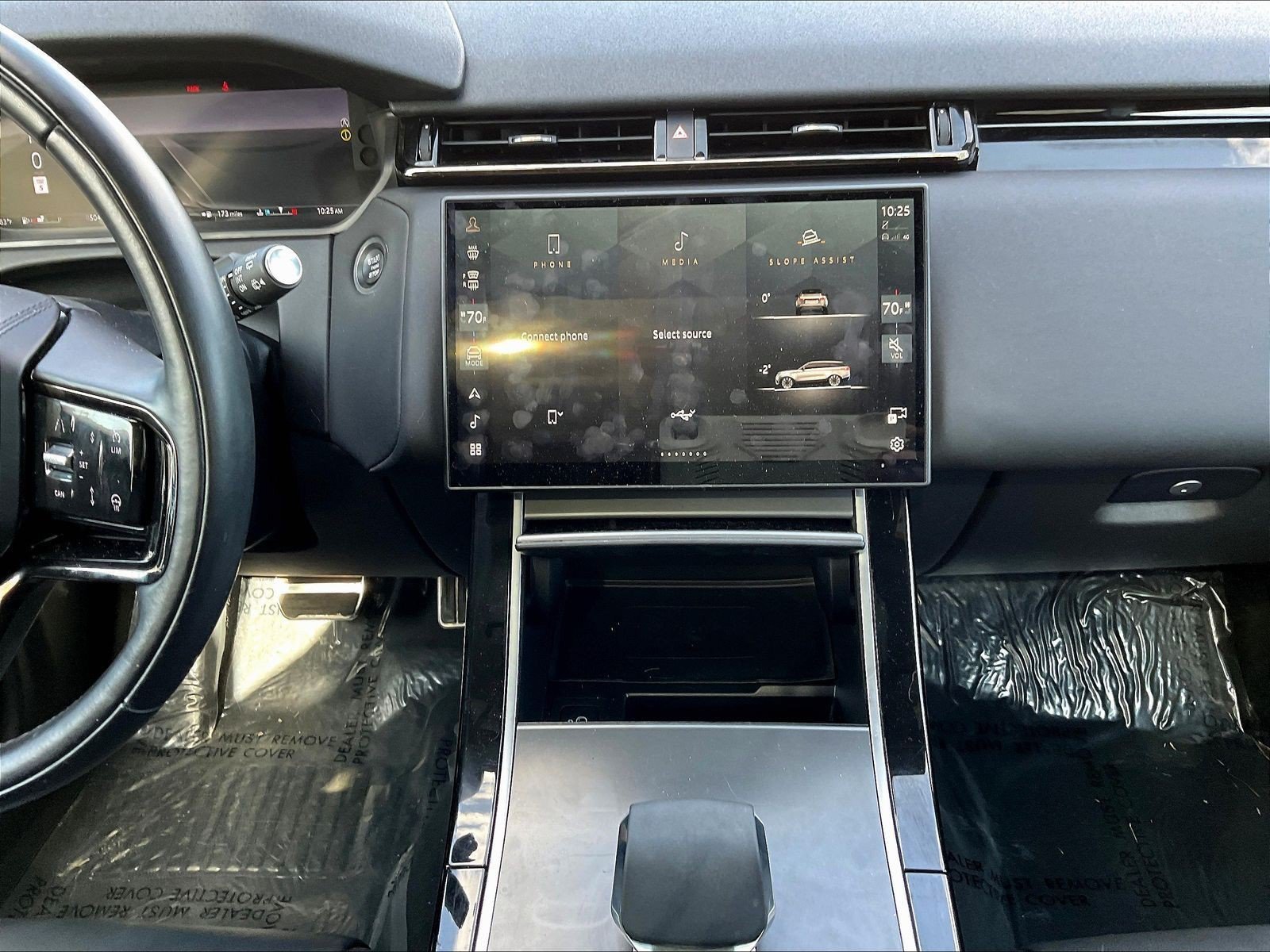 Used 2025 Land Rover Range Rover Velar Dynamic SE AWD/4WD image 11
