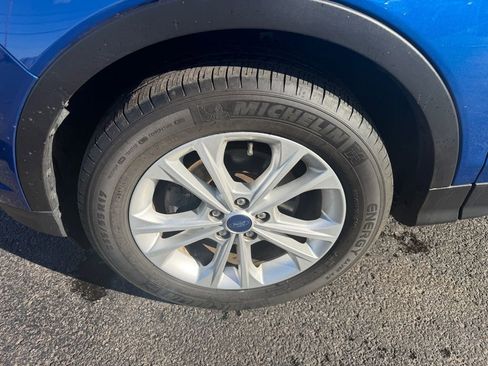 Used 2017 Ford Escape SE w/ SE Cold Weather Package image 11