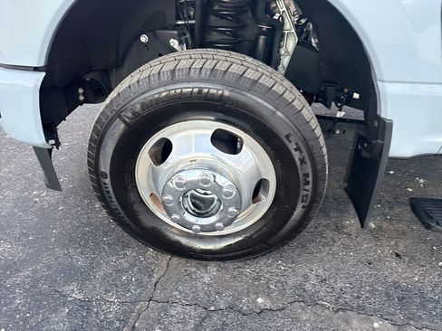 Used 2025 Ford F350 Platinum w/ Platinum Plus Package image 26