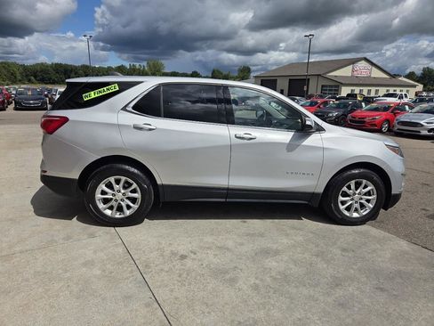 Used 2020 Chevrolet Equinox LT w/ Driver Convenience Package image 4