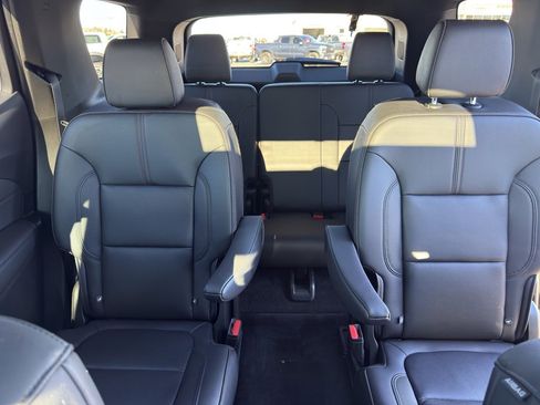 Used 2023 Chevrolet Traverse RS image 14