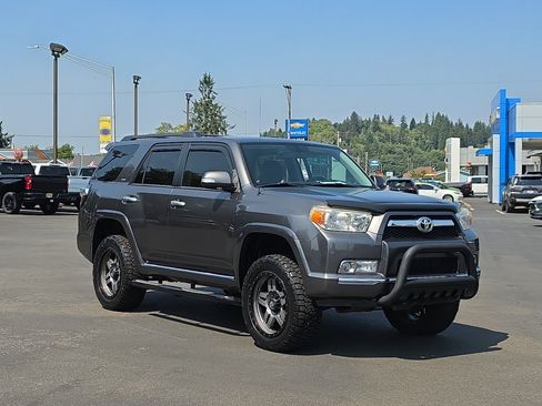 Used 2013 Toyota 4Runner SR5 AWD/4WD image 2