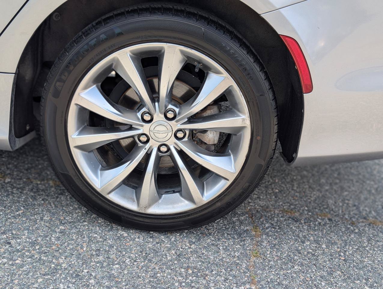 Used 2015 Chrysler 200 S w/ Comfort Group FWD image 3