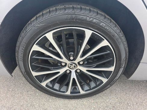 Used 2020 Toyota Camry SE image 19