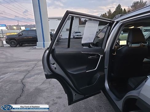 Used 2020 Toyota RAV4 Limited image 57