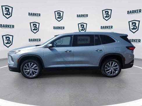 Used 2025 Buick Enclave Preferred AWD/4WD image 6