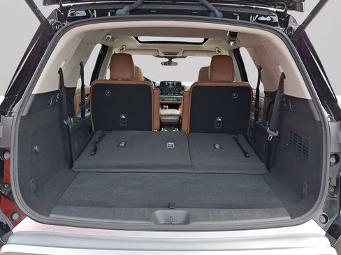 Used 2025 Nissan Pathfinder Platinum AWD/4WD image 40