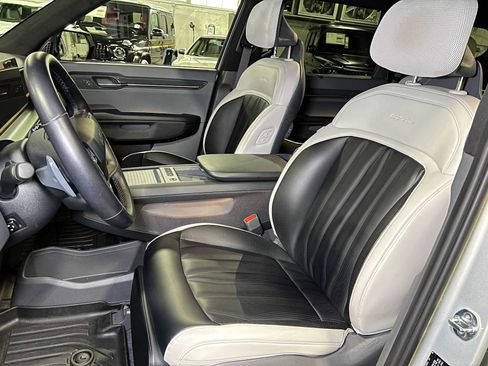 Used 2024 Kia EV9 GT-Line AWD/4WD image 32