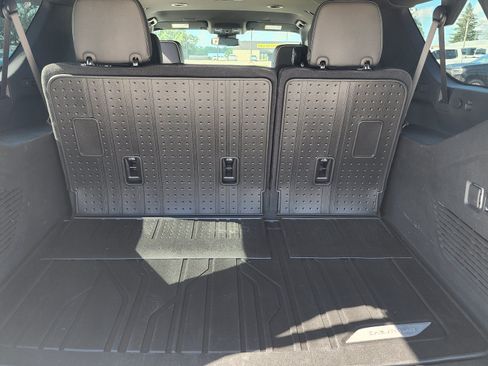 Used 2025 Chevrolet Suburban Premier AWD/4WD image 11