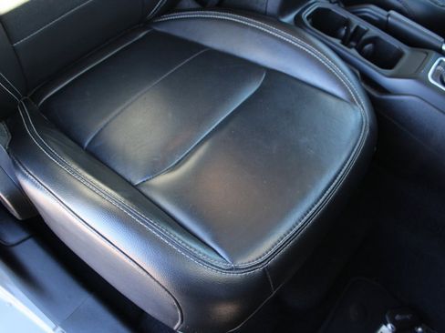 Used 2023 Jeep Wrangler Unlimited Sahara image 28