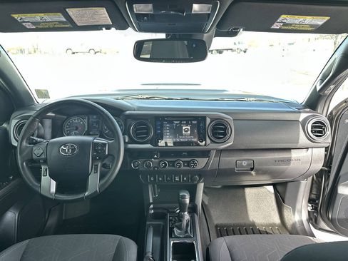 Used 2018 Toyota Tacoma TRD Sport w/ Technology Package AWD/4WD image 30