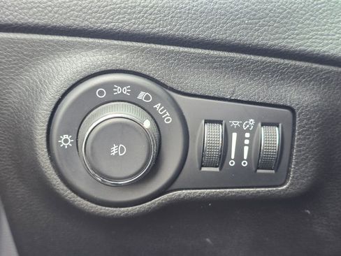 Used 2017 Jeep Compass Limited w/ Navigation Group AWD/4WD image 30