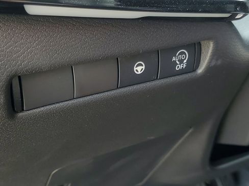 New 2025 Nissan Kicks SR image 13