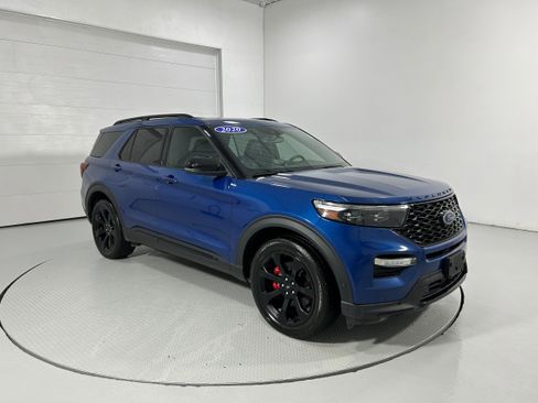 Used 2020 Ford Explorer ST w/ ST Street Pack image 2