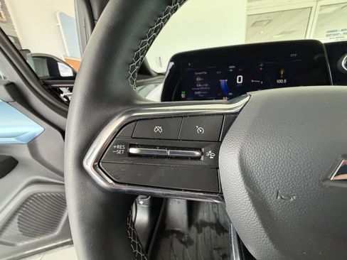Used 2025 Chevrolet Equinox EV LT w/ Convenience Package II AWD/4WD image 12