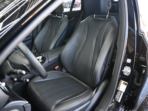 Used 2017 Mercedes-Benz E 400 4MATIC Wagon image 23